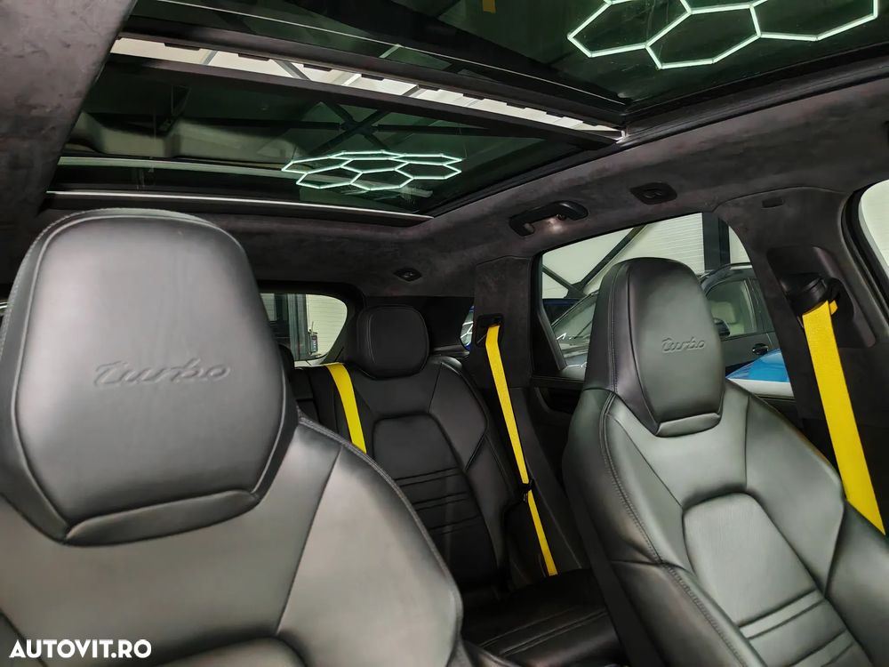 Porsche Cayenne Turbo - 22