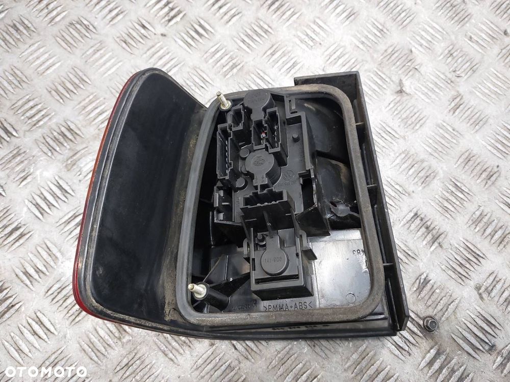 LAMPA PRAWY TYŁ HELLA VOLKSWAGEN PASSAT B4 SEDAN 3A5945112 - 4