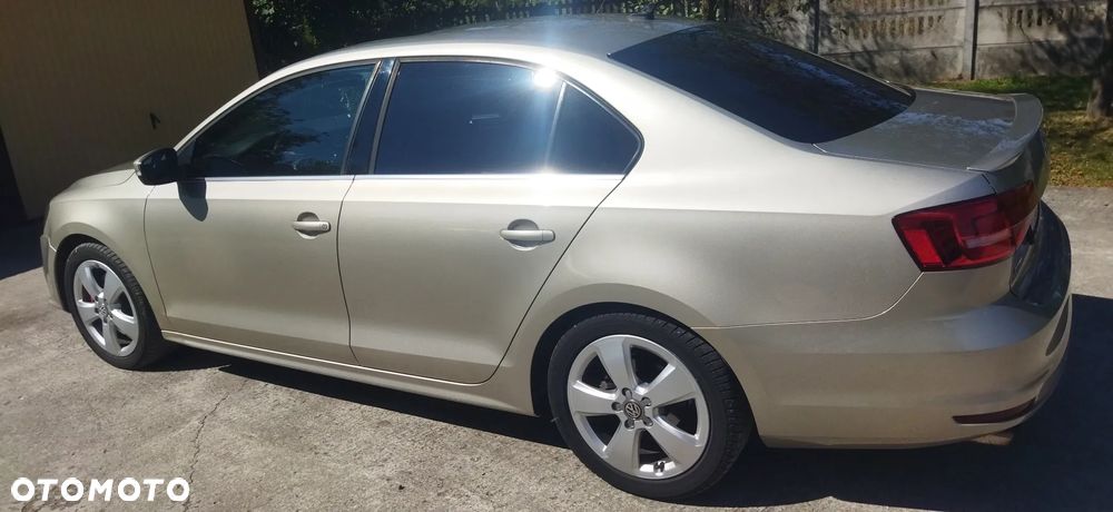 Volkswagen Jetta - 3