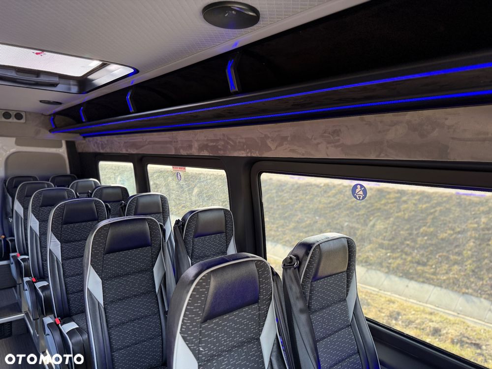 Mercedes-Benz Sprinter 517 - 23