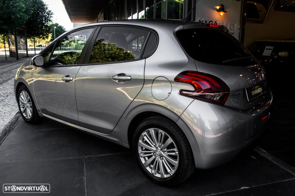 Peugeot 208 1.2 PureTech Signature - 3