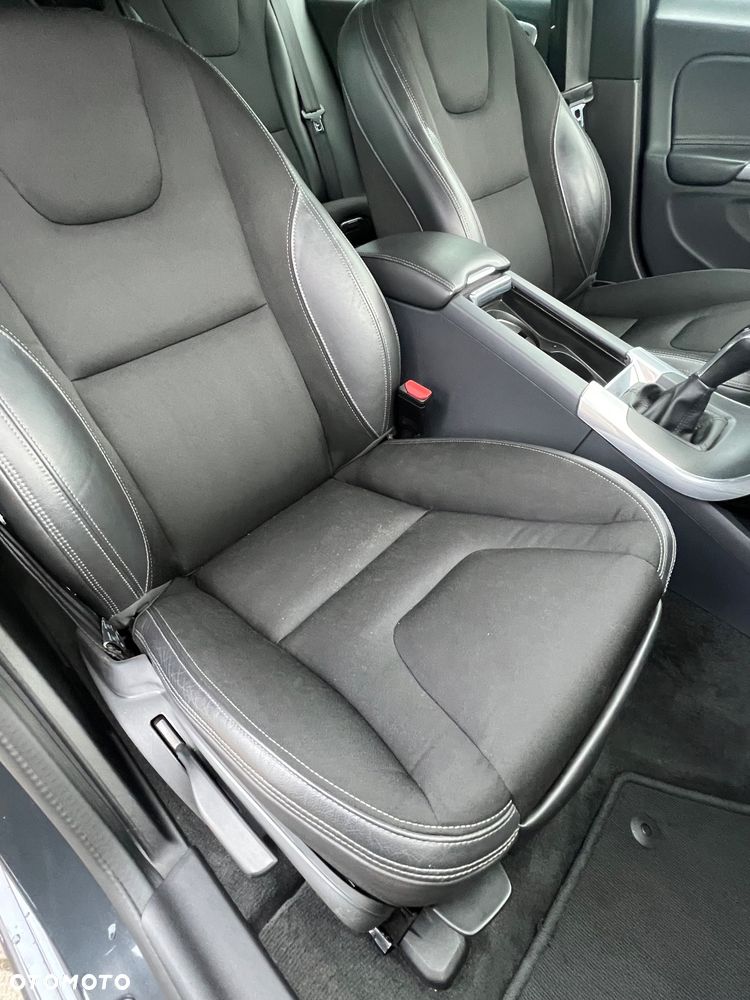 Volvo V60 D3 Momentum Core - 33