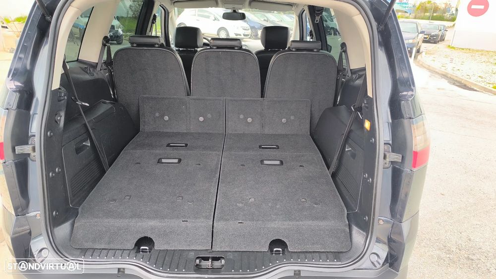 Ford S-Max 1.8 TDCi Titanium 7L - 37