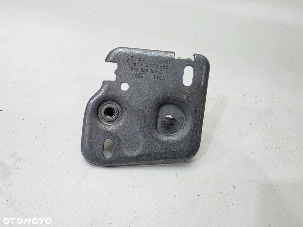 ZAMEK MASKI PRAWY RYGIEL AUDI A3 8Y 81A823186B - 3