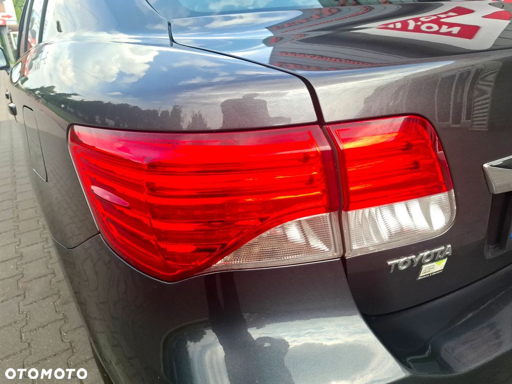 Toyota Avensis 1.8 Premium - 8