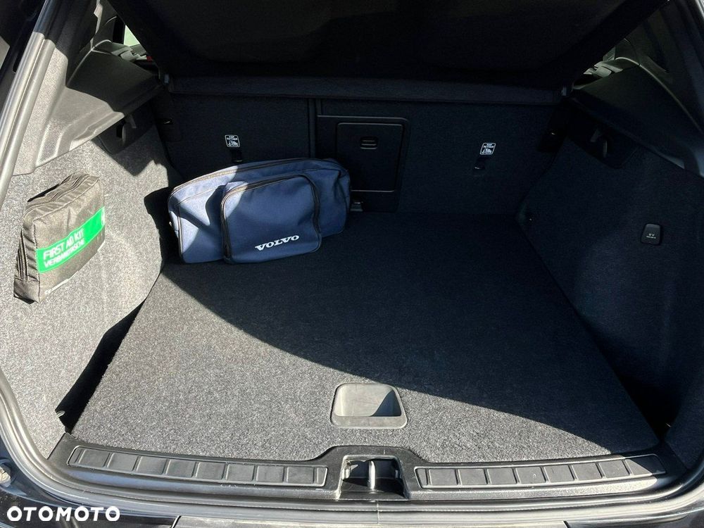 Volvo XC 40 T3 Momentum Pro - 12