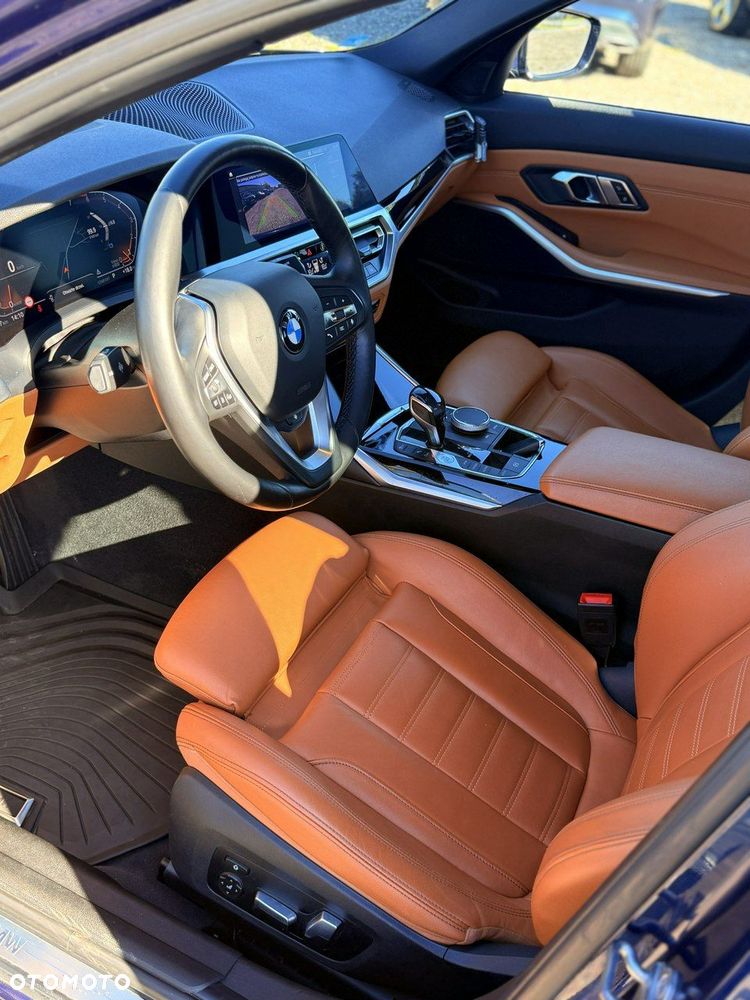 BMW Seria 3 330i xDrive - 25