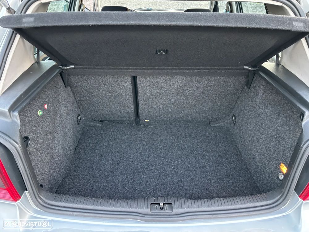 VW Golf 1.9 TDi 25 Anos - 9