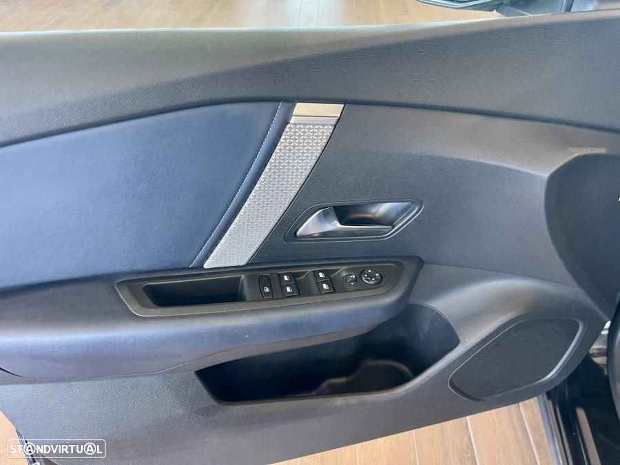 Citroën C4 1.2 PureTech Shine - 26