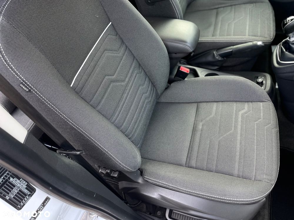 Ford Tourneo Connect Grand - 15