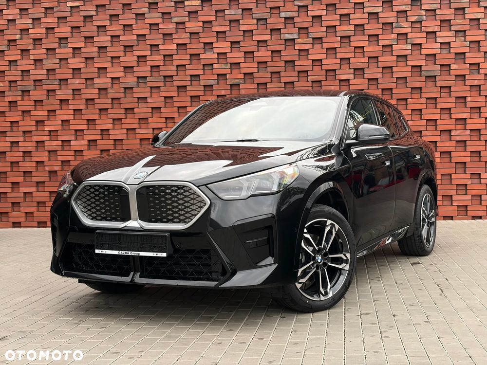 BMW iX2 eDrive20 66.5kWh M Sport - 4