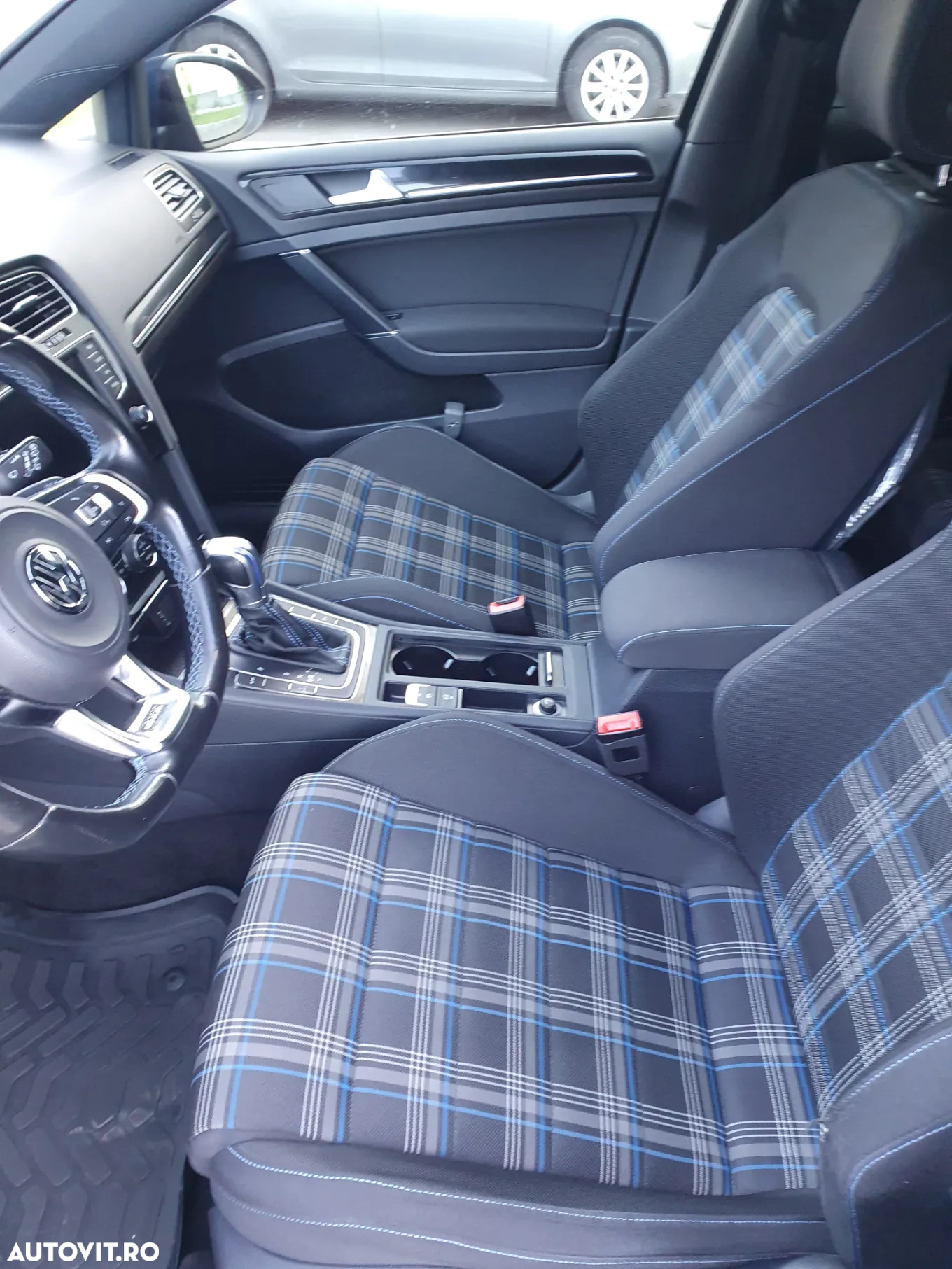 Volkswagen Golf GTE - 13