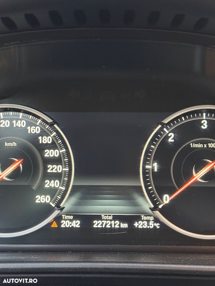 BMW Seria 5 520d xDrive AT - 10