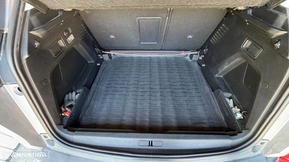 Peugeot 3008 PureTech 130 Stop & Start GPF Allure Pack - 32