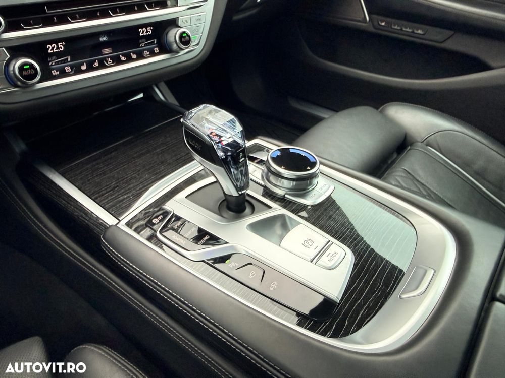 BMW Seria 7 740d xDrive MHEV - 23
