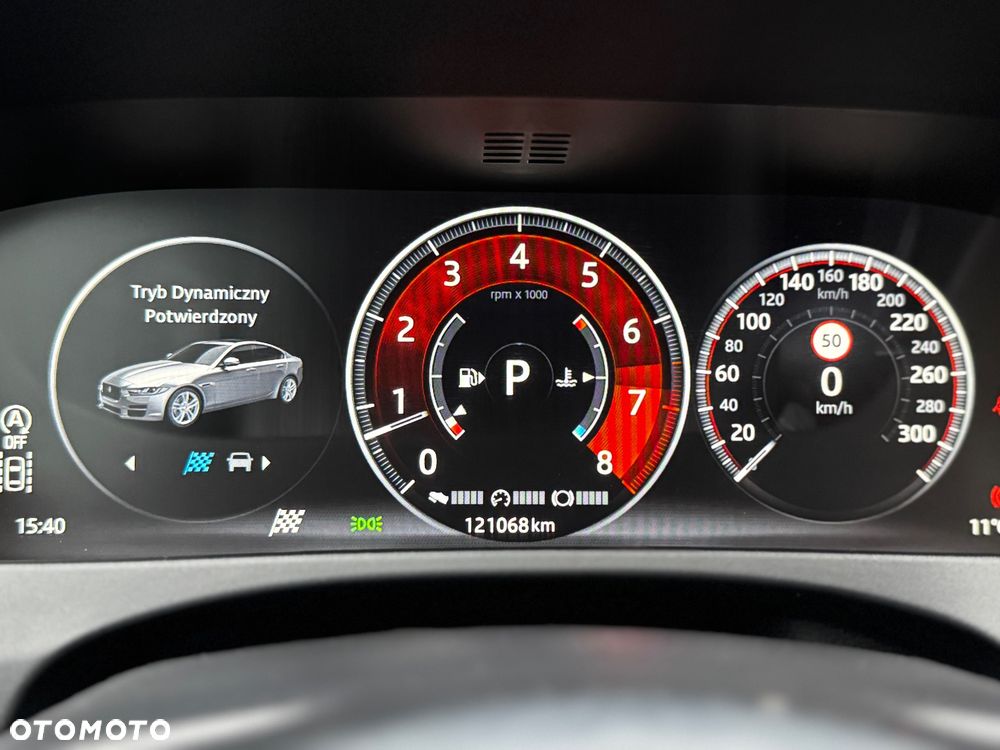 Jaguar XE 2.0 T R-Sport - 30