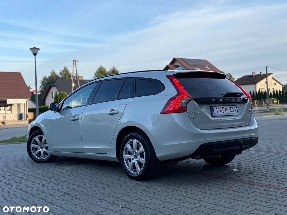Volvo V60 D3 Momentum - 3