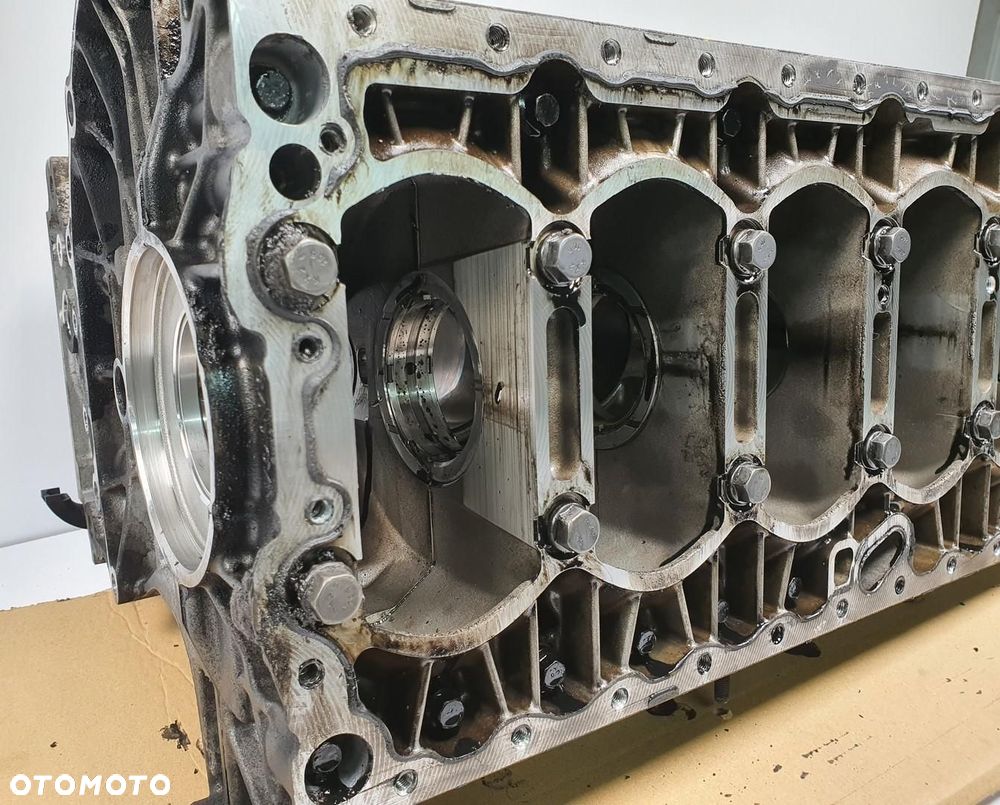 BLOK SILNIKA VOLVO XC90 XC70 V70 S80 XC60 2.4 D5 30677367 - 16