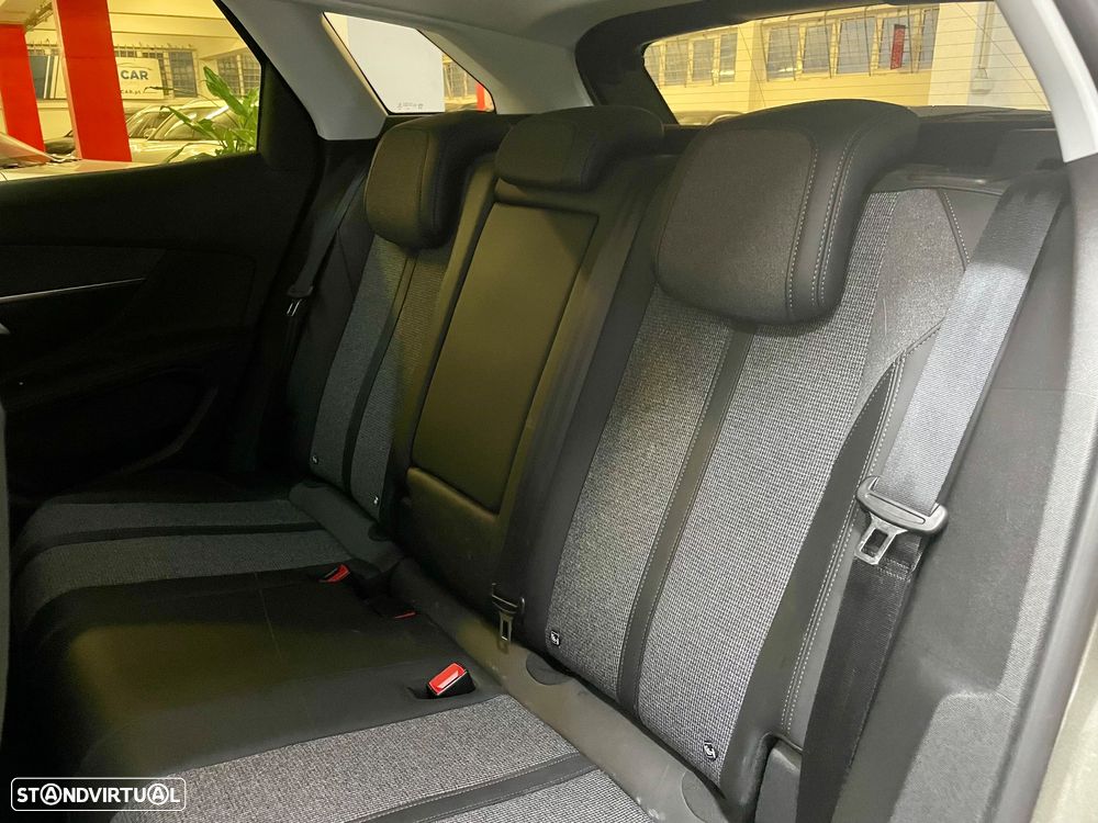 Peugeot 3008 1.2 PureTech Allure EAT8 - 27