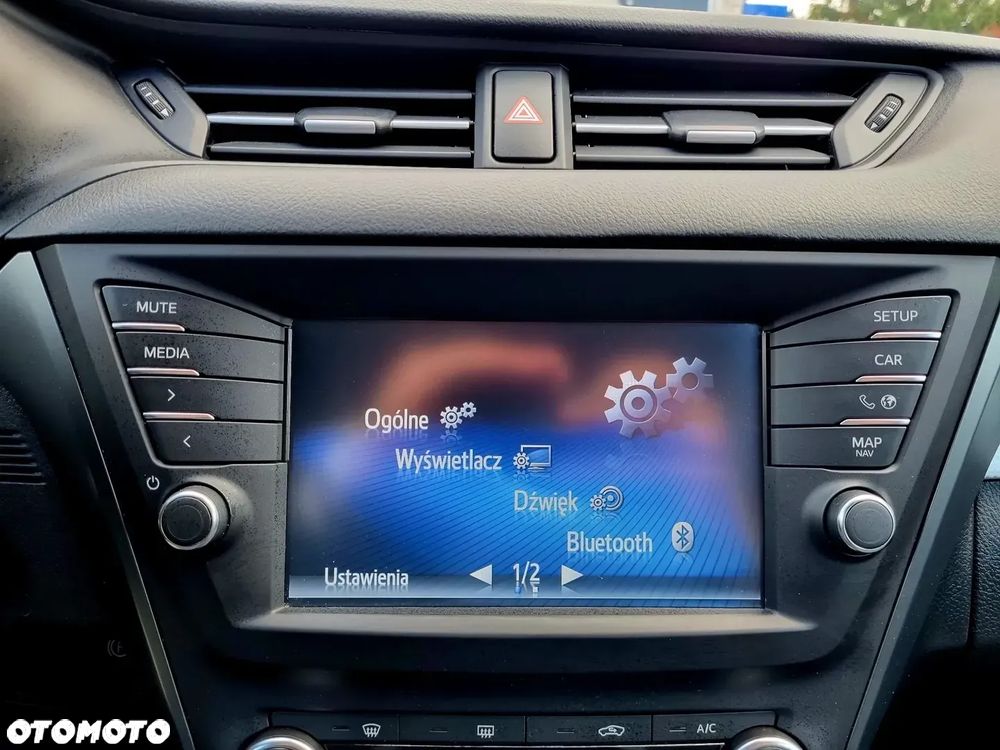 Toyota Avensis 2.0 D-4D Premium - 20