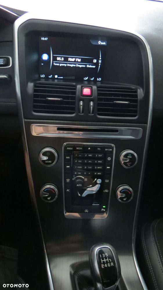 Volvo XC 60 D4 Drive-E Momentum - 24