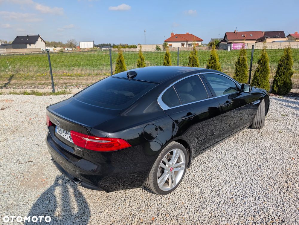 Jaguar XE 2.0 T Prestige - 13