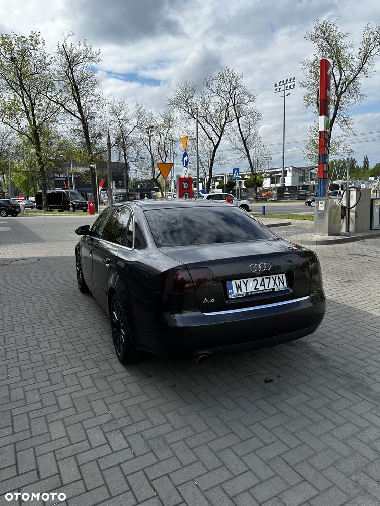 Audi A4 Limousine - 4