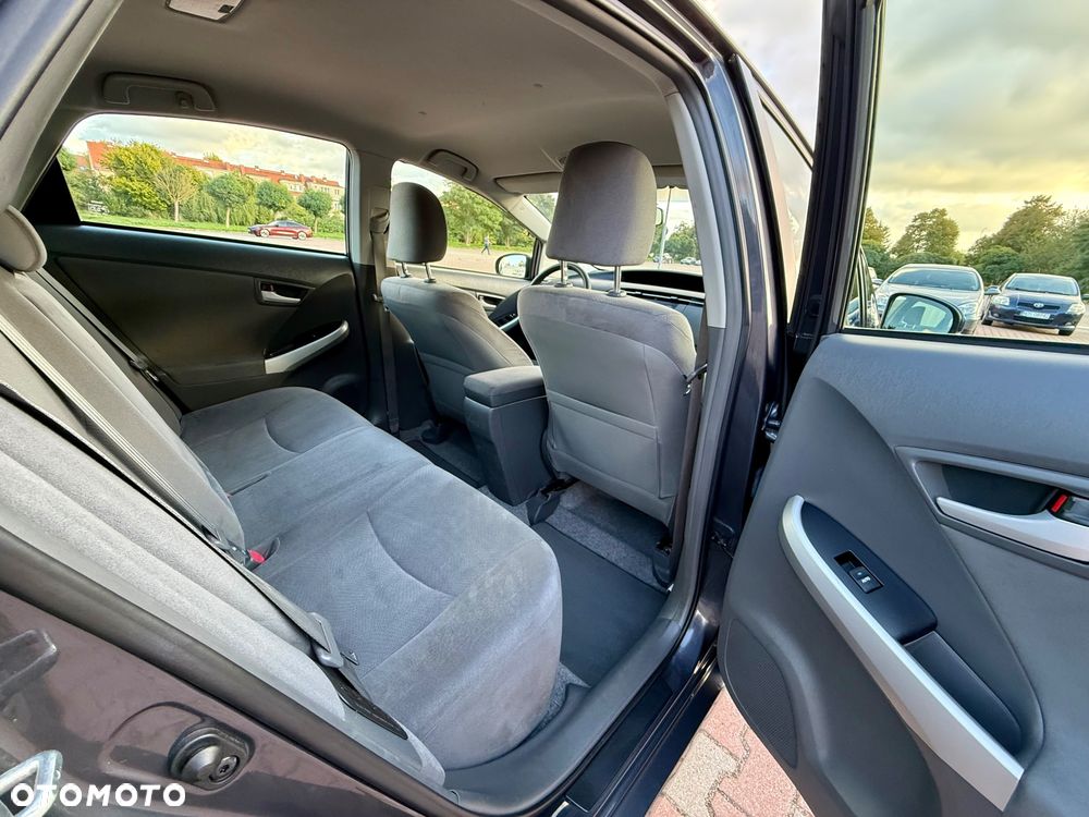 Toyota Prius (Hybrid) Life - 21