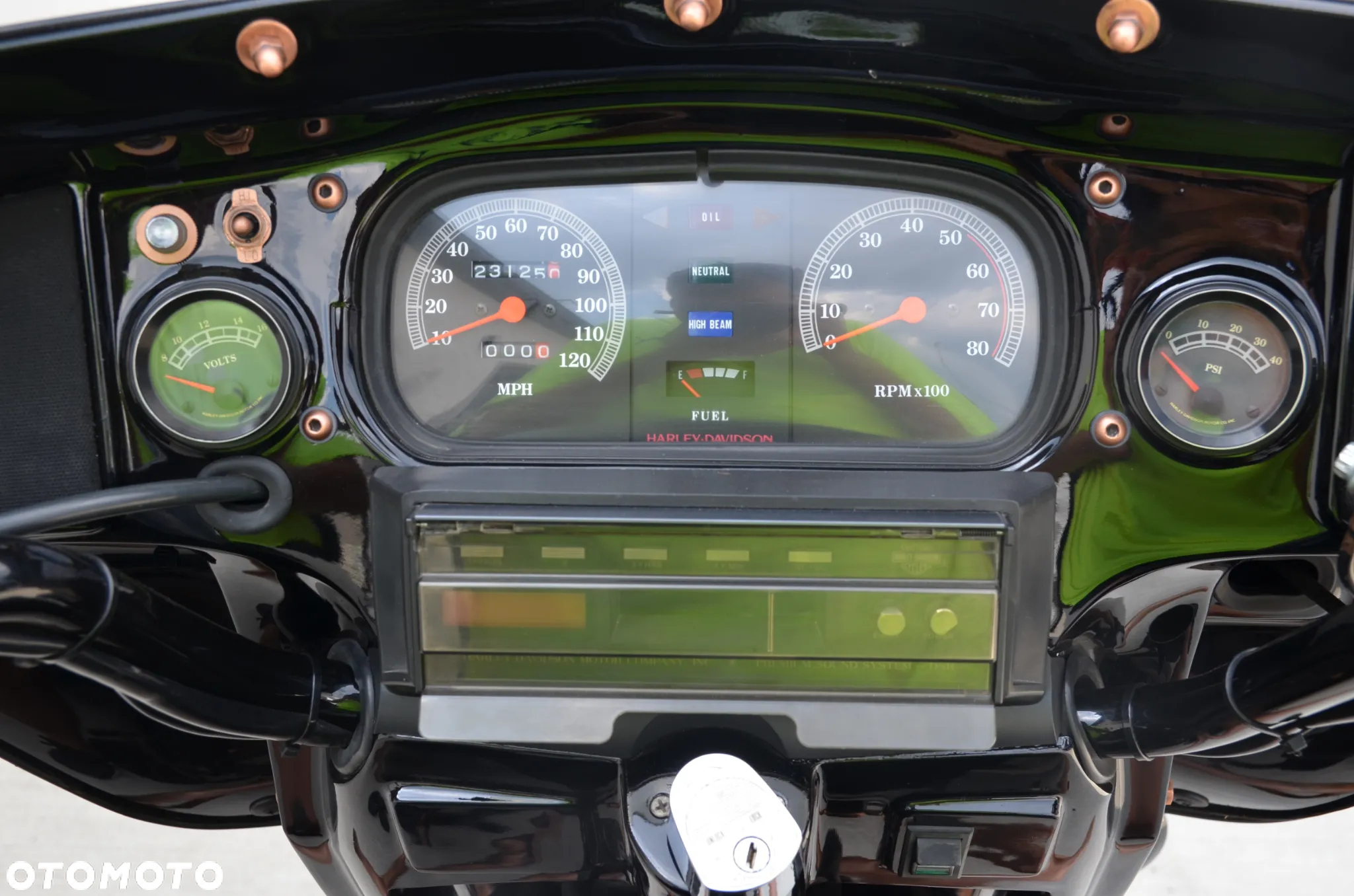 Harley-Davidson FLH Electra Glide - 29