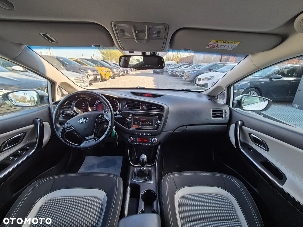 Kia Ceed 1.6 CRDi 128 Platinum Edition - 29