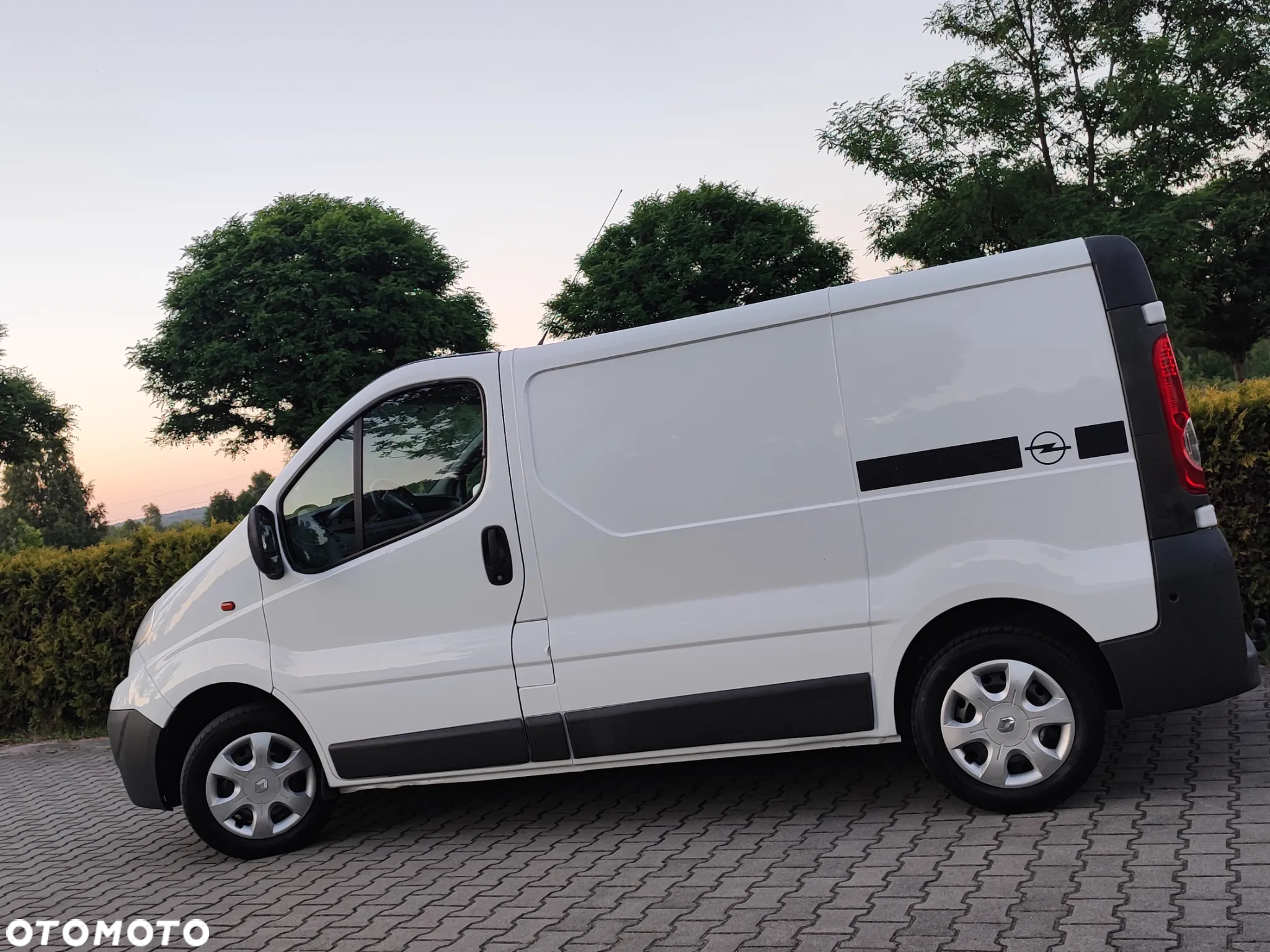 Renault Trafic 2.0 115 KM - 9