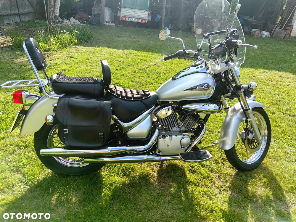 Suzuki Intruder - 1