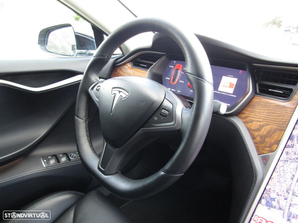 Tesla Model S - 25