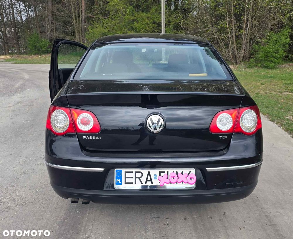 Volkswagen Passat 1.9 TDI Individual - 2