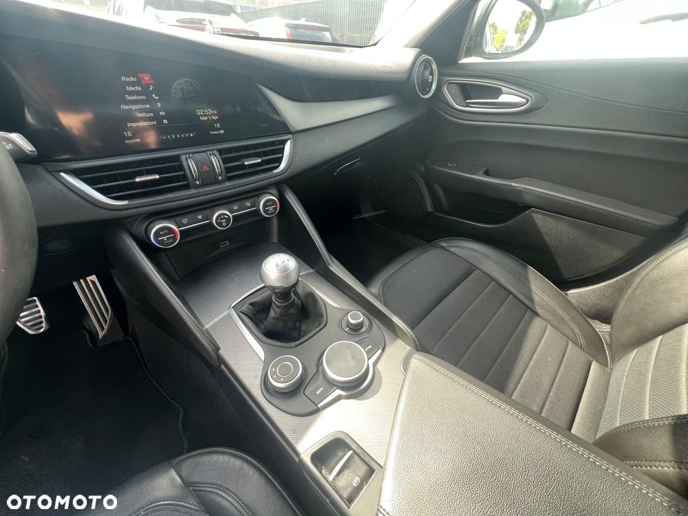 Alfa Romeo Giulia 2.2 - 14