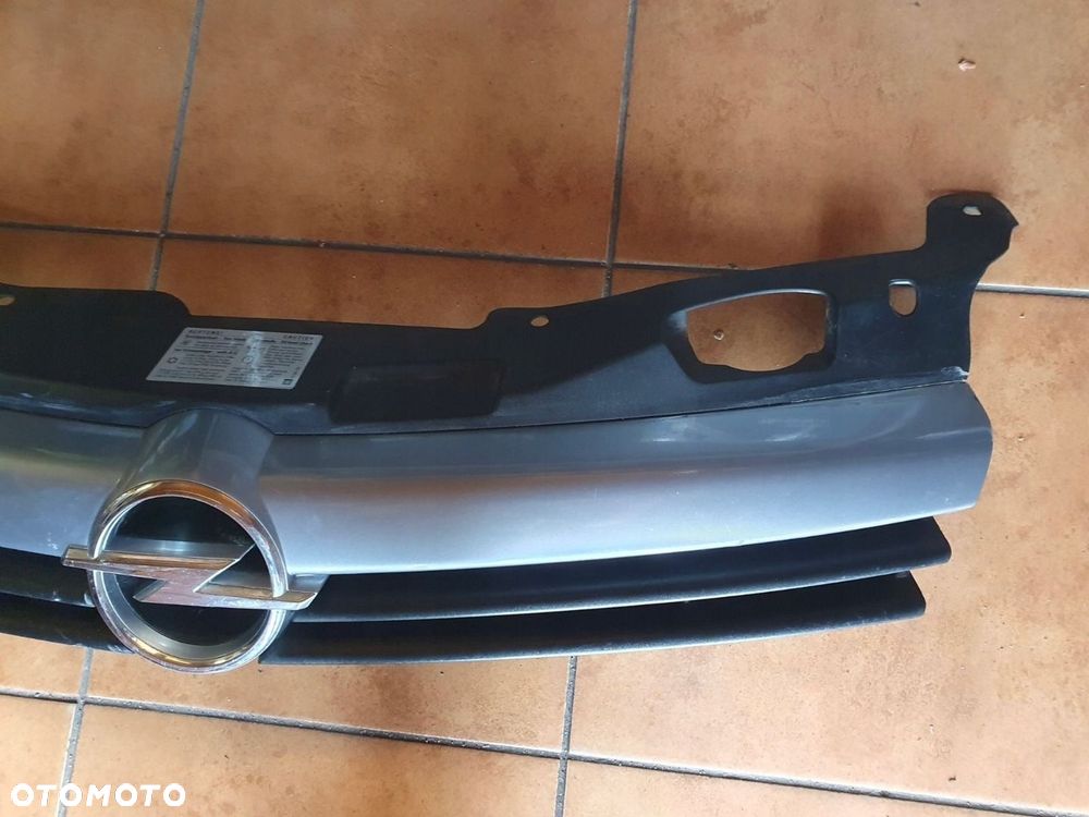 GRILL ATRAPA OPEL ASTRA H 3 - 3