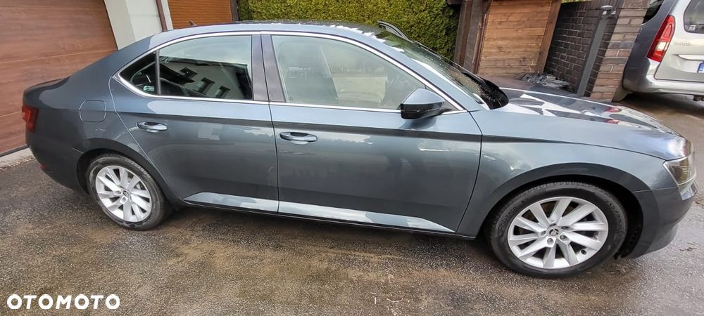 Skoda Superb 2.0 TDI Style DSG - 2