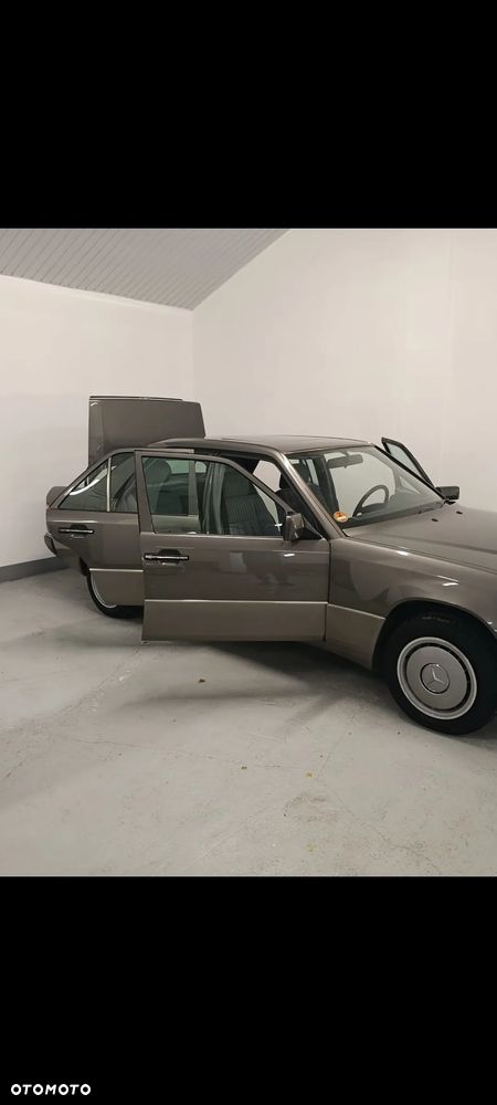 Mercedes-Benz W124 (1984-1993) - 25