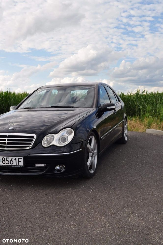 Mercedes-Benz Klasa C 320 CDI 7G-TRONIC Avantgarde DPF Sport Edition - 6