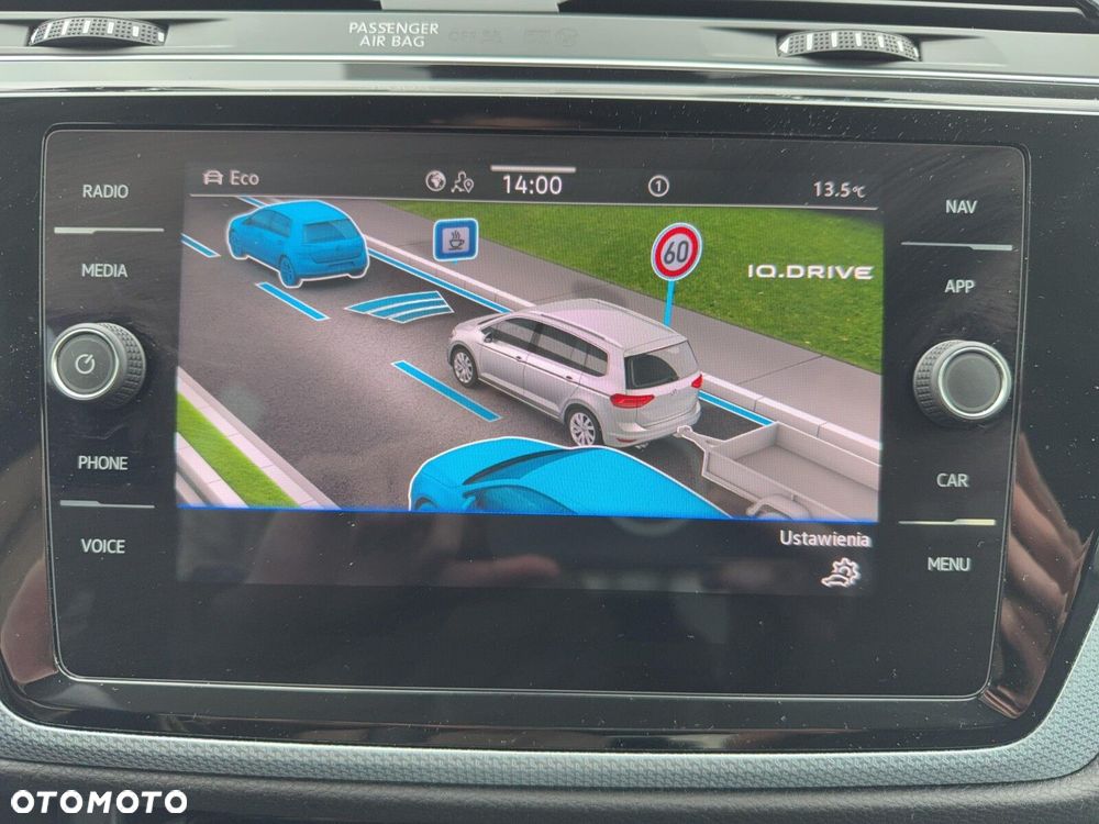 Volkswagen Touran - 24