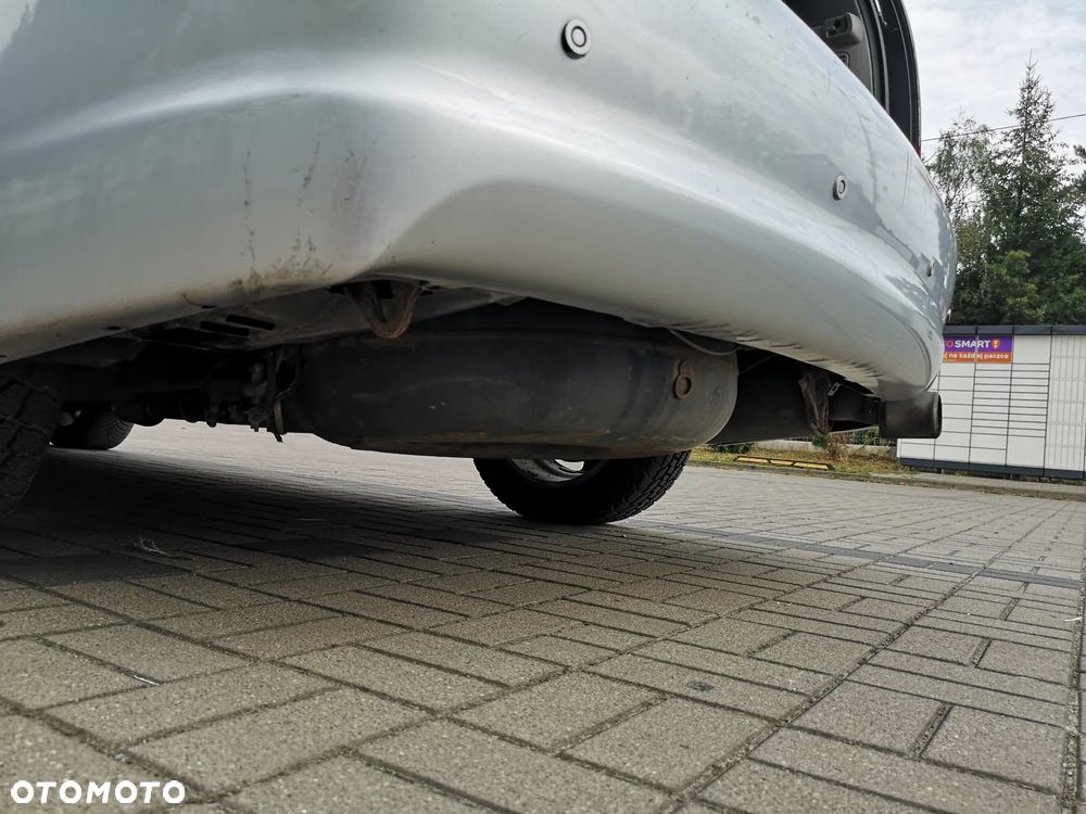 Mitsubishi Grandis - 13