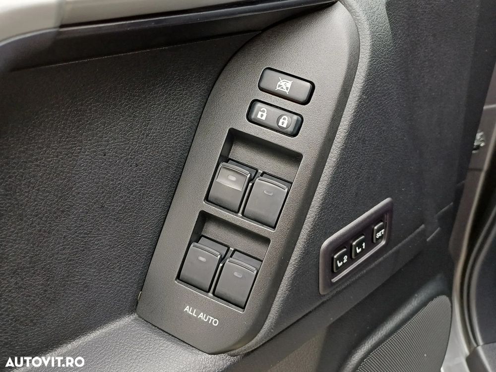 Toyota Land Cruiser 2.8l Turbo D-4D AVS Aut. Luxury - 25