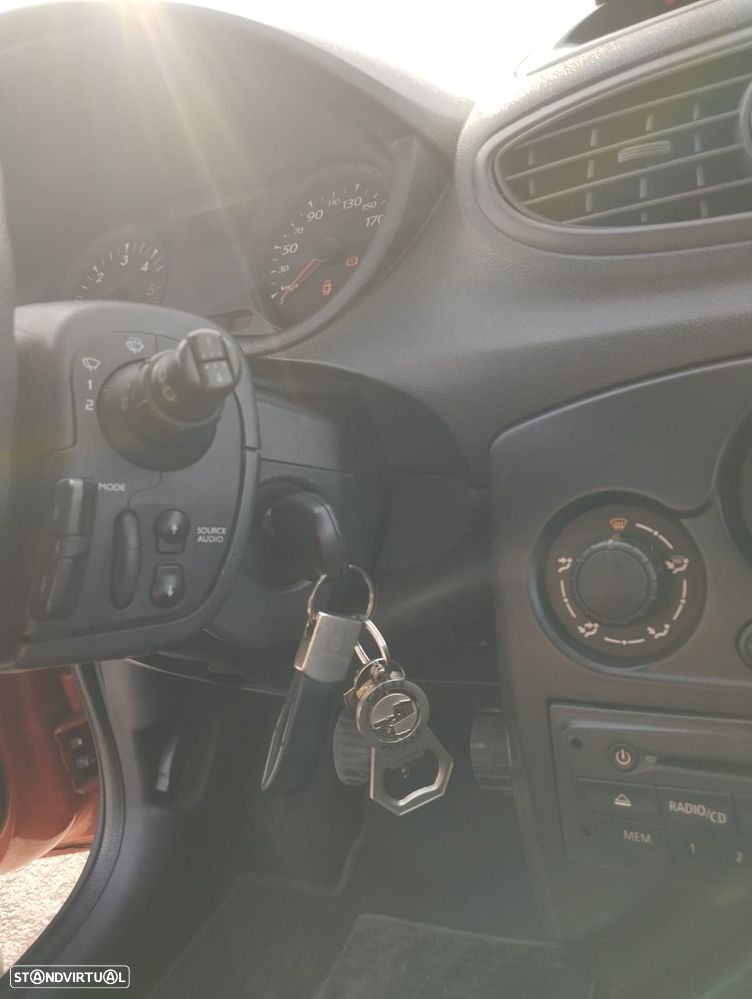 Renault Clio 1.5 dCi Auto-Escola - 3