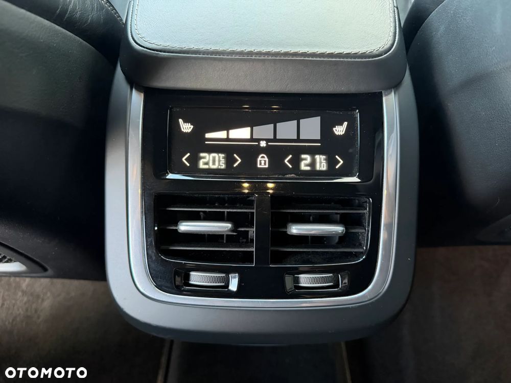 Volvo XC 90 D5 AWD Geartronic RDesign - 22