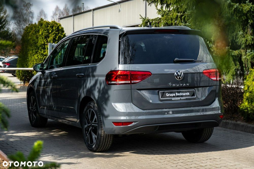 Volkswagen Touran - 11