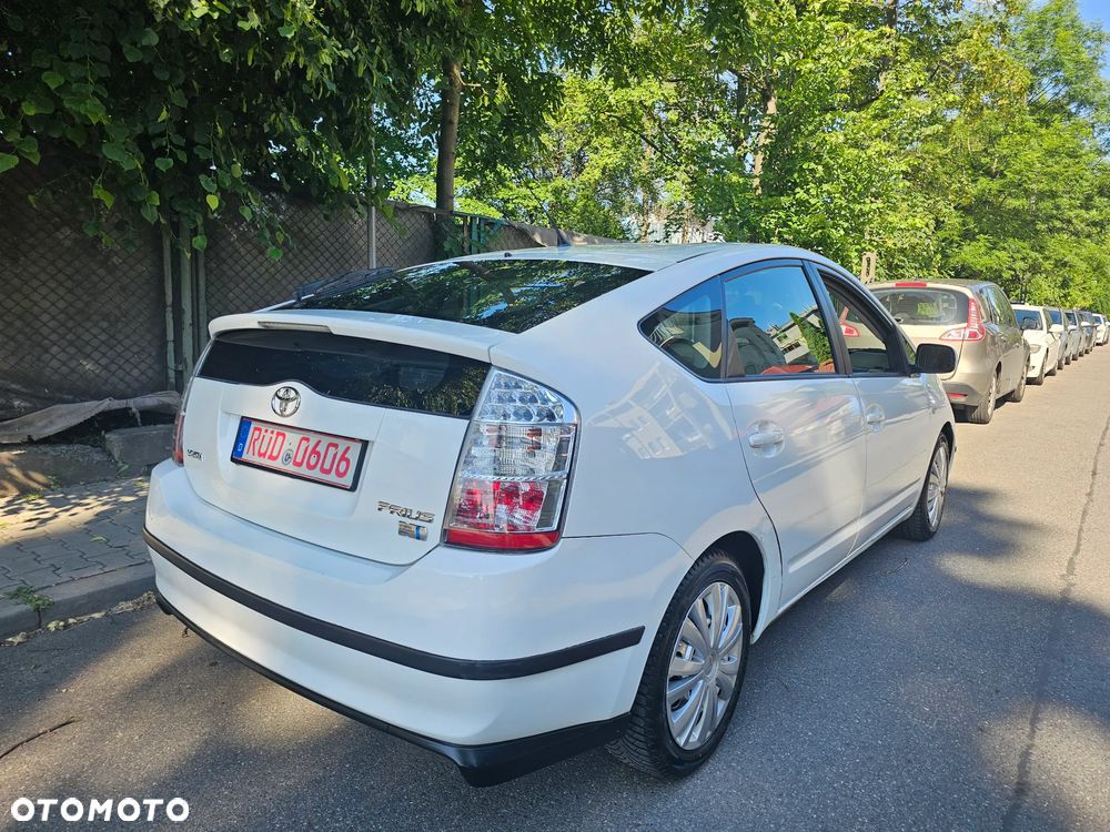 Toyota Prius 1.5 VVT-i Prestige - 11
