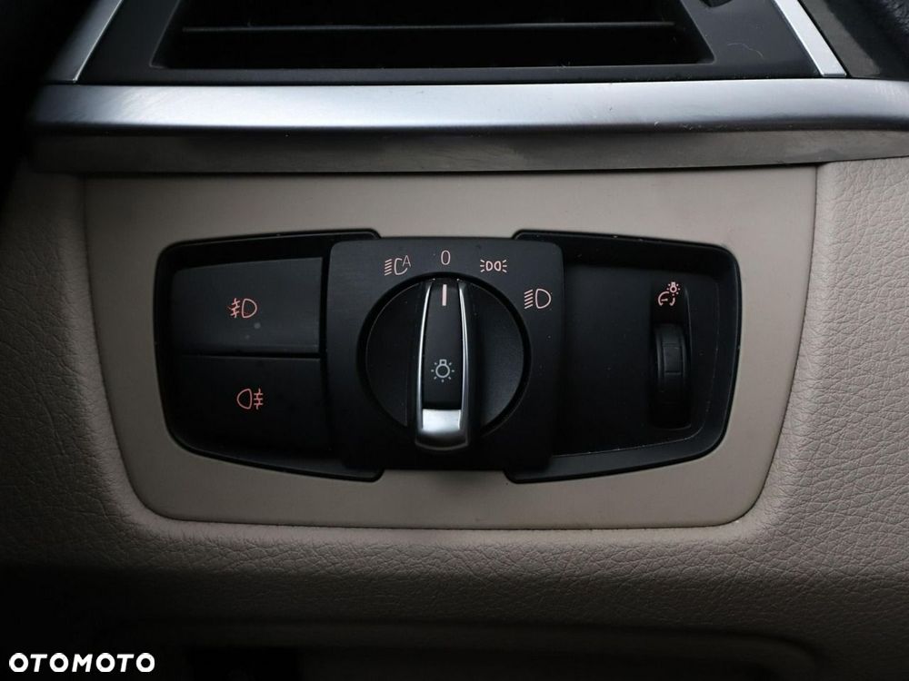 BMW Seria 3 330e iPerformance Luxury Line - 34