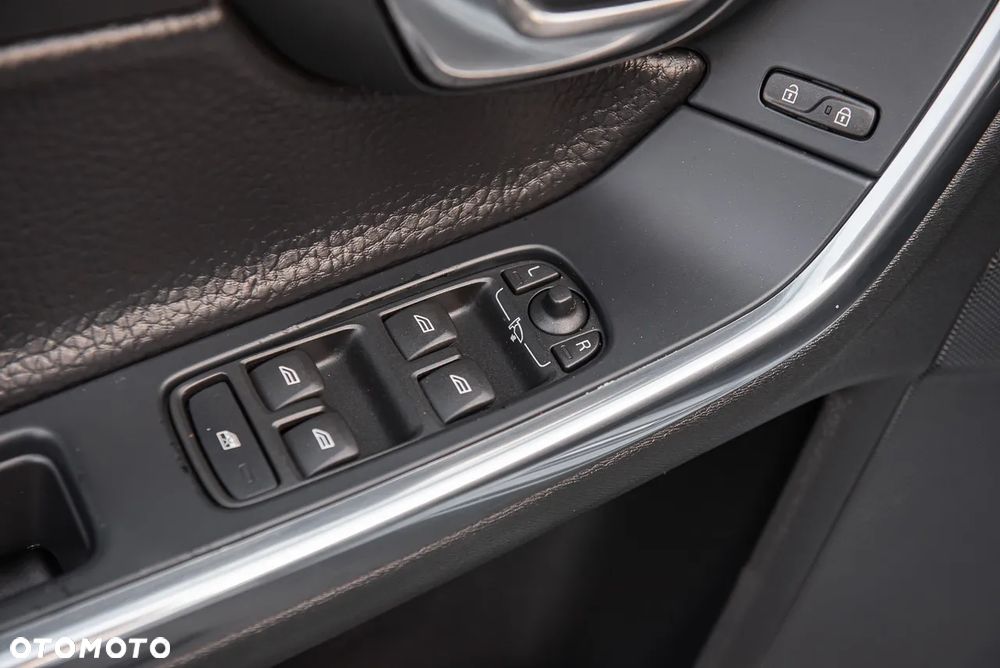 Volvo V60 D3 Geartronic Summum - 16