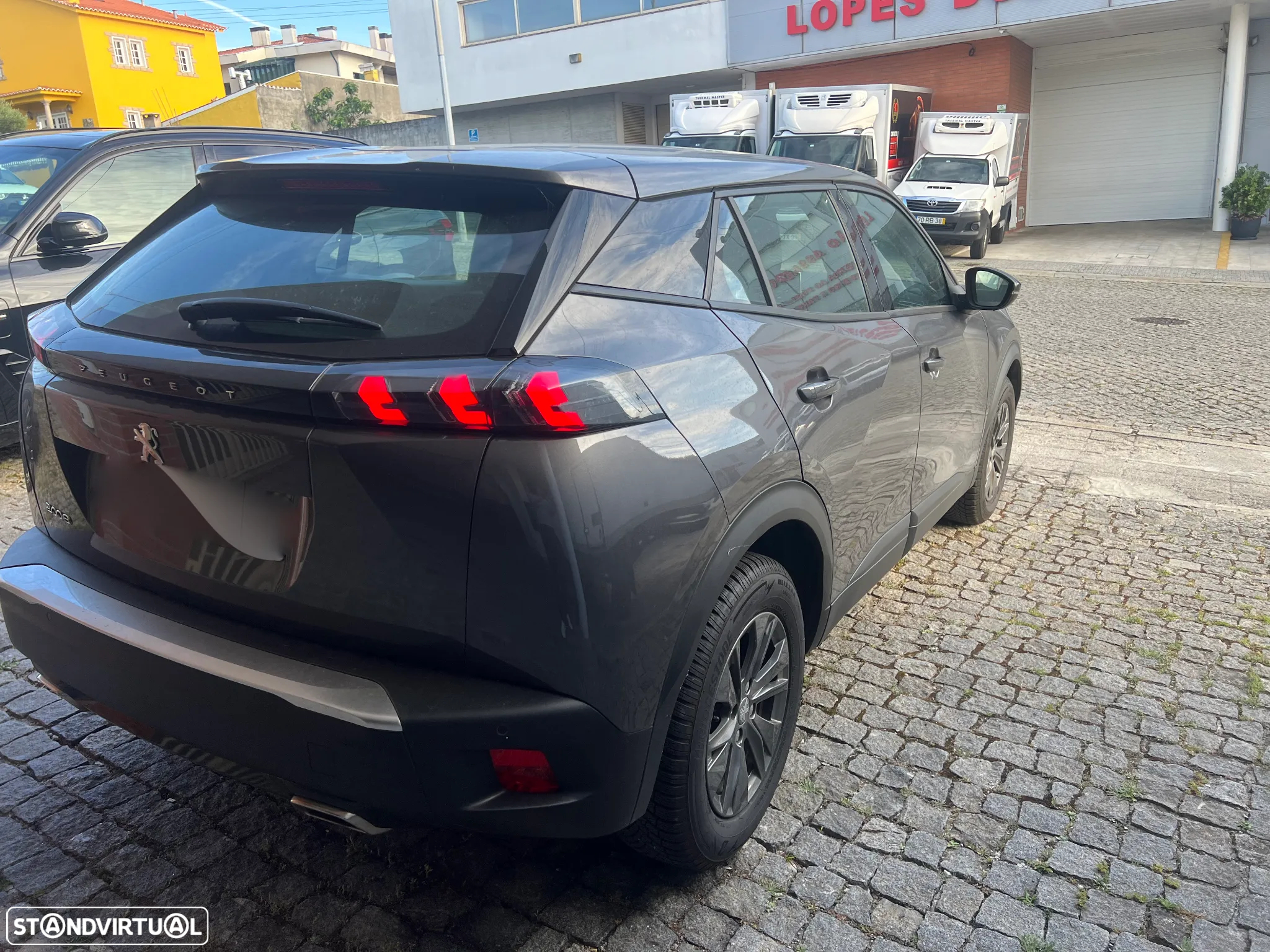 Peugeot 2008 1.2 PureTech Active Pack EAT8 - 8