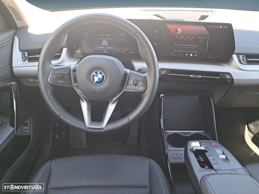 BMW ix2 eDrive20 - 10